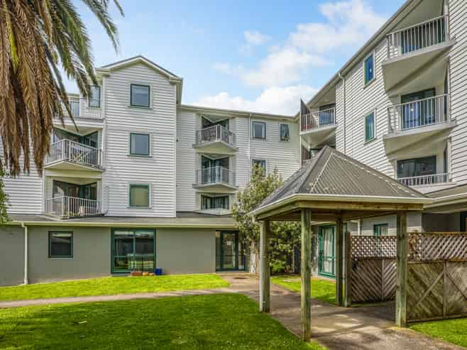 C4/13 Palm Grove, Berhampore