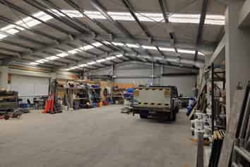 WAREHOUSE / WORKSHOP TO LEASE IN NORMANBY