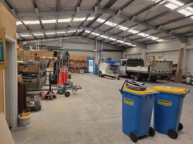 WAREHOUSE / WORKSHOP TO LEASE IN NORMANBY
