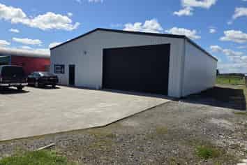 WAREHOUSE / WORKSHOP TO LEASE IN NORMANBY