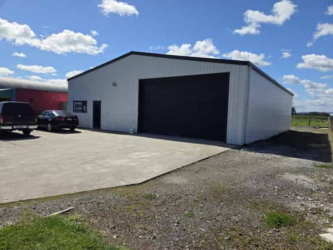 WAREHOUSE / WORKSHOP TO LEASE IN NORMANBY