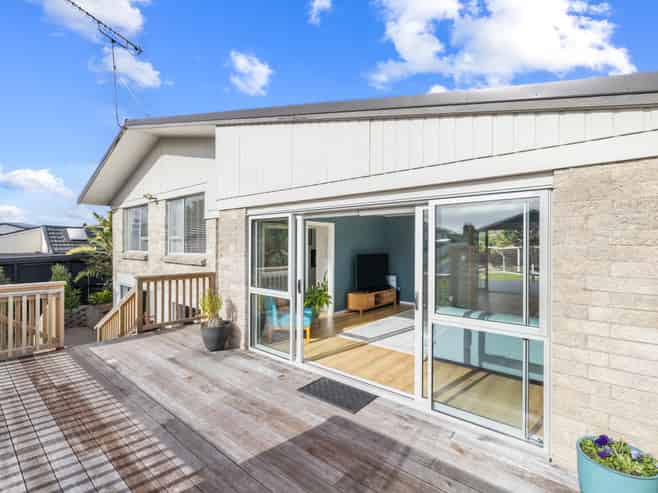 4 Binda Place, Botany Downs