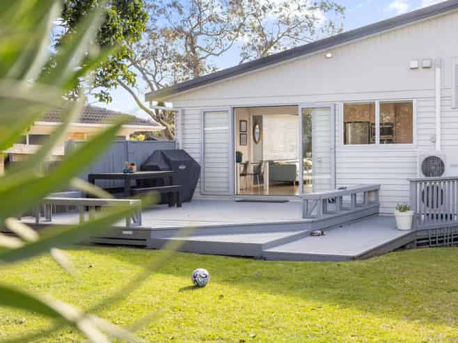 4 Binda Place, Botany Downs
