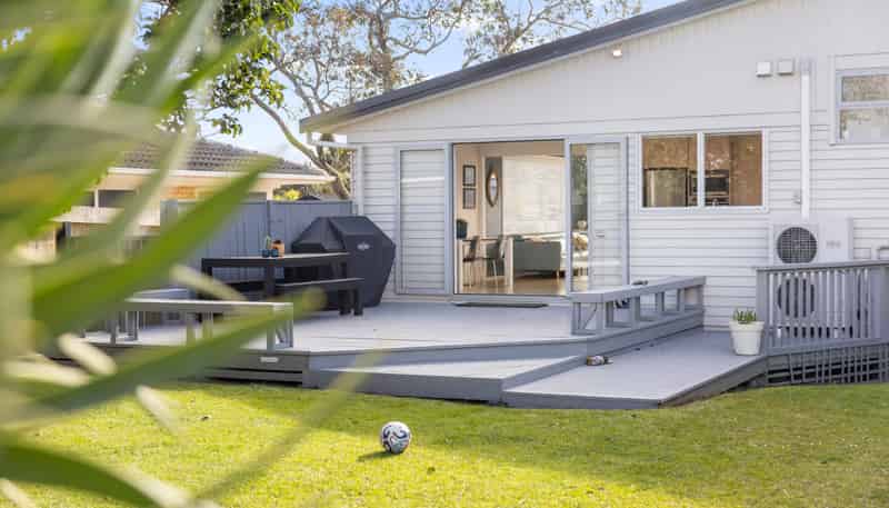 4 Binda Place, Botany Downs