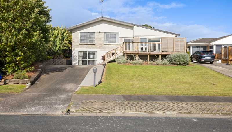4 Binda Place, Botany Downs