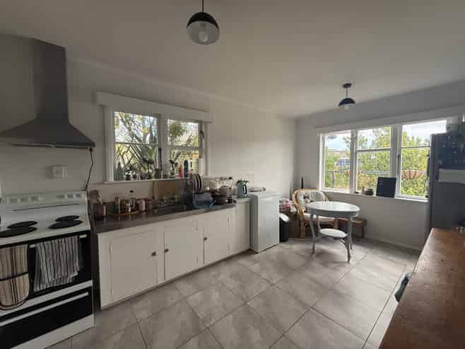 2/186 Owen Street, Newtown