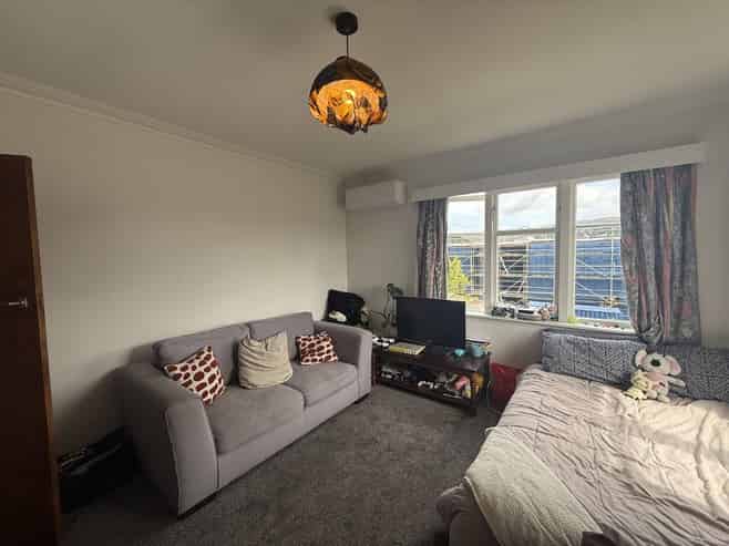 2/186 Owen Street, Newtown