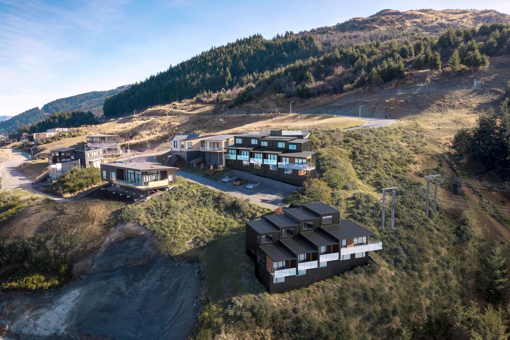 A private retreat, above the lake 3
