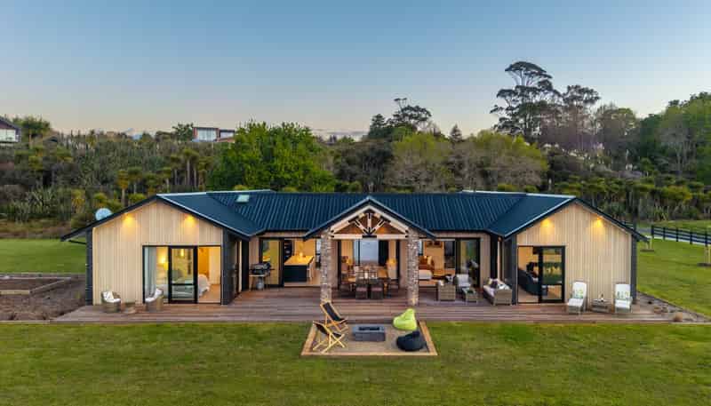200 Potts Road, Whitford