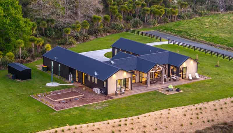200 Potts Road, Whitford