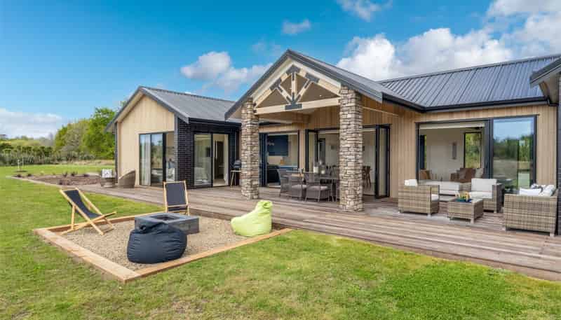 200 Potts Road, Whitford