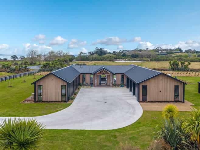 200 Potts Road, Whitford