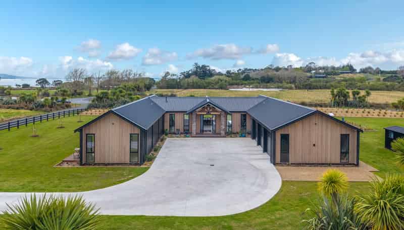 200 Potts Road, Whitford