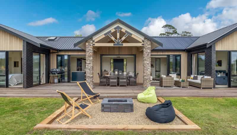 200 Potts Road, Whitford