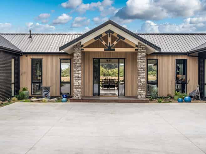 200 Potts Road, Whitford