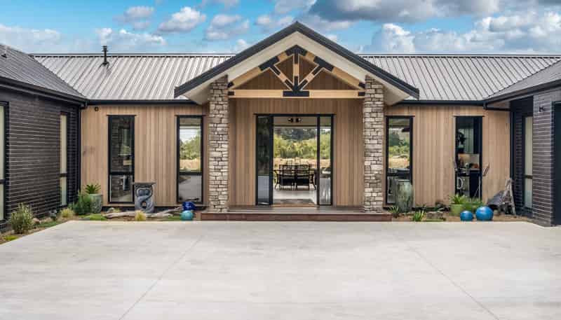 200 Potts Road, Whitford
