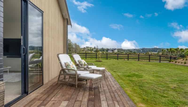 200 Potts Road, Whitford