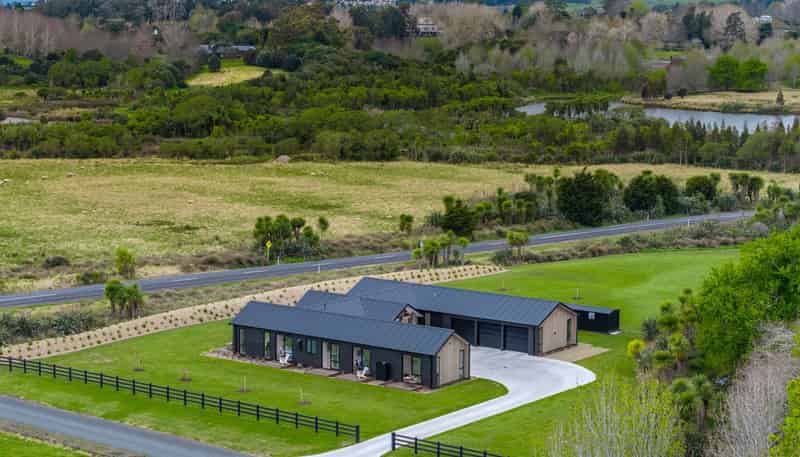 200 Potts Road, Whitford