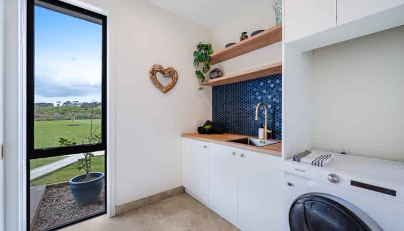 200 Potts Road, Whitford