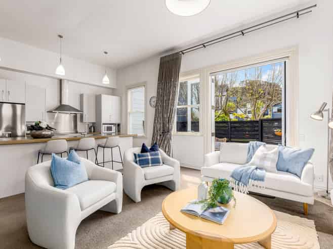 16/3 Severn Street, Island Bay