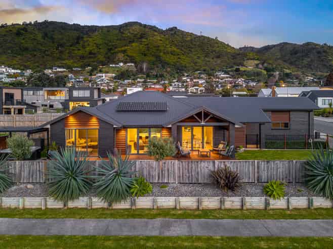 20 Karearea Avenue, Waikanae