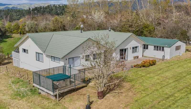 16 Twin Peaks Grove, Koputaroa