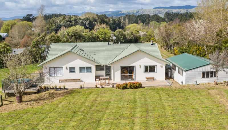 16 Twin Peaks Grove, Koputaroa