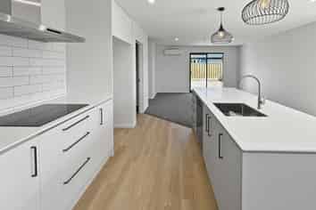 5 Warwick Lane, Rolleston