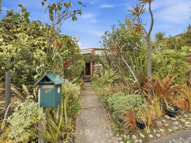 37 Derwent Street, Helensburgh