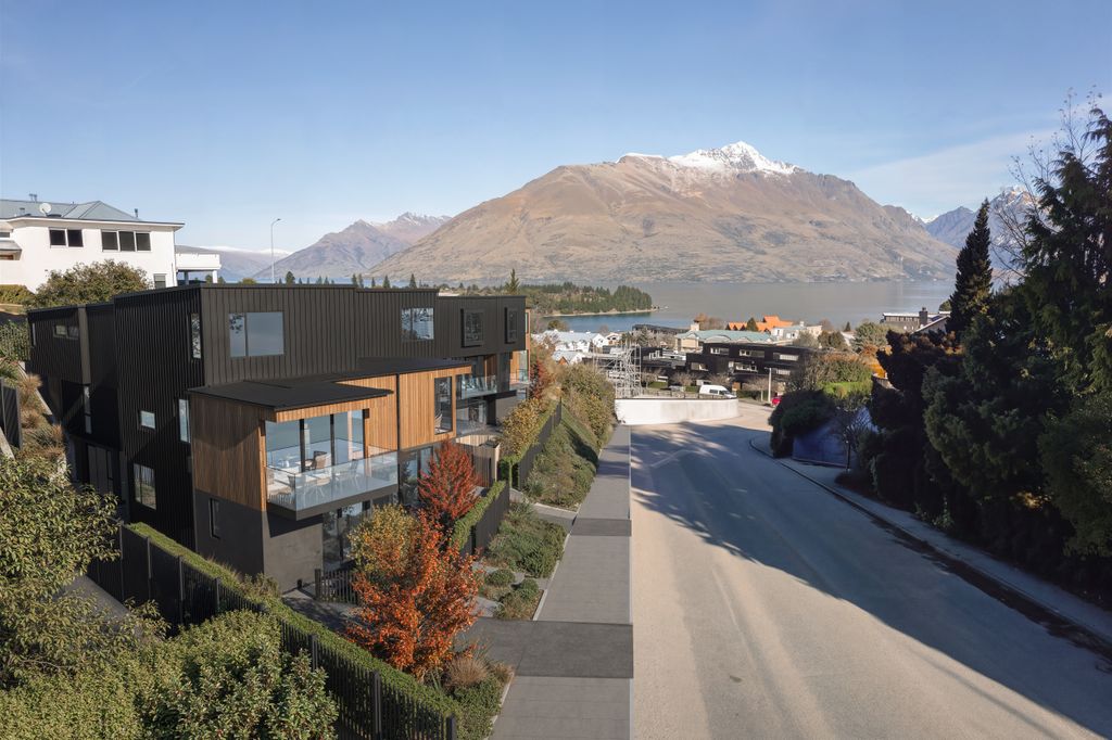 Eight architecturally designed homes in Queenstown 5