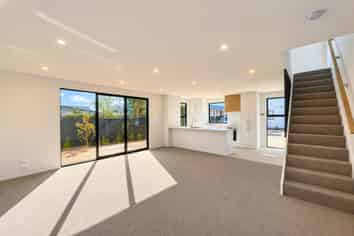 2/80 Mackworth Street, Woolston