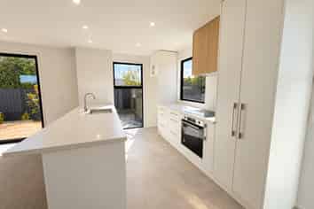 2/80 Mackworth Street, Woolston