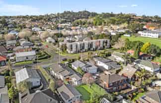 9 Ambury Avenue, Royal Oak