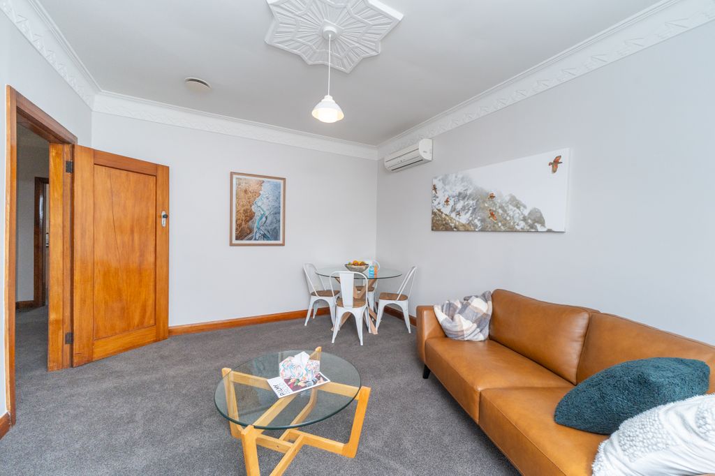 Modernised, Double Glazed, Central & Studio! 5