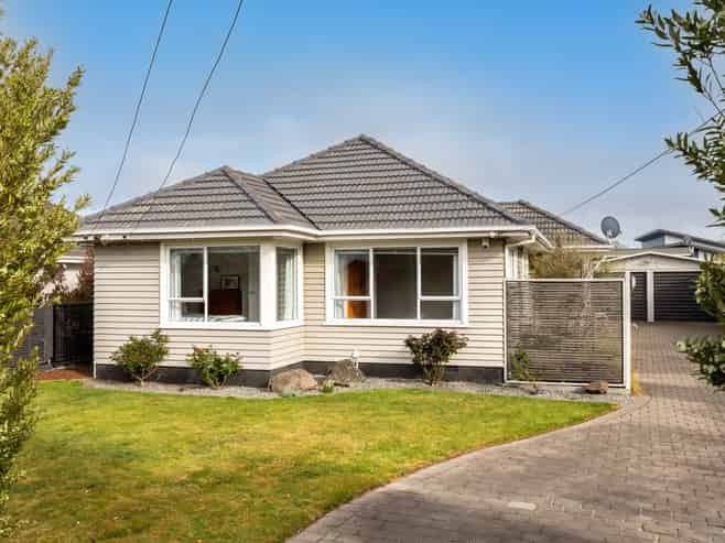 61 Charlcott Street, Burnside