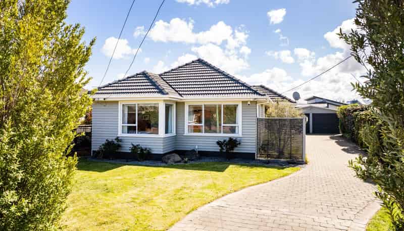61 Charlcott Street, Burnside