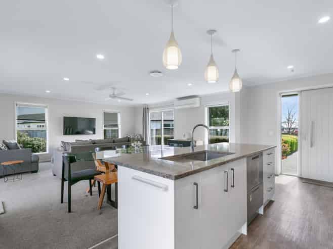 15 Gladys Place, Levin