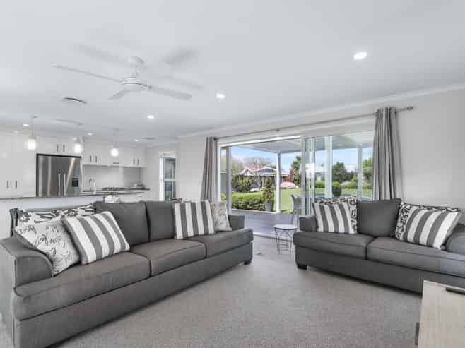 15 Gladys Place, Levin