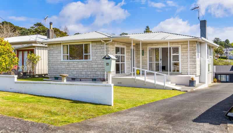 40 Fairmount Road, Titirangi