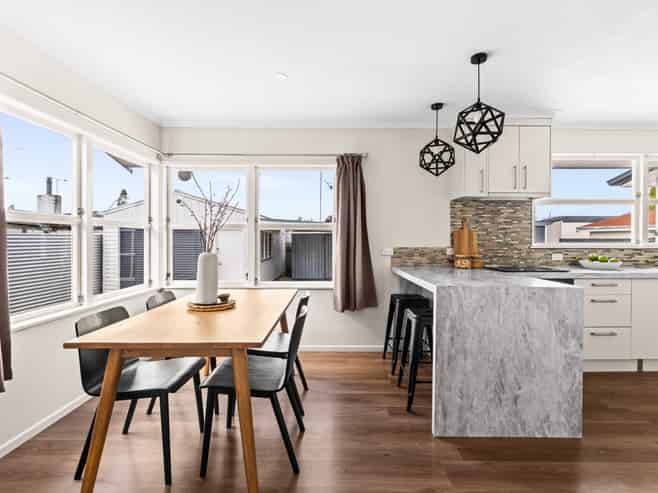 218 Sunnybank Crescent, Hastings