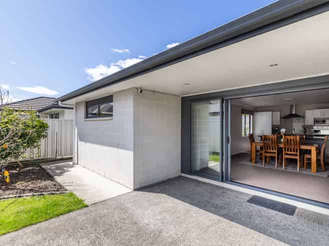216 Frimley Oaks, Frimley