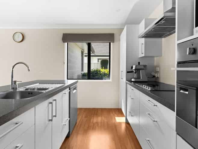 216 Frimley Oaks, Frimley