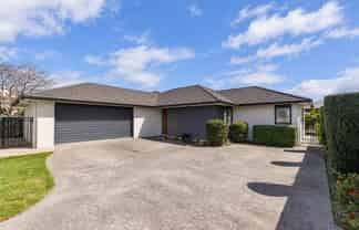 216 Frimley Oaks, Frimley