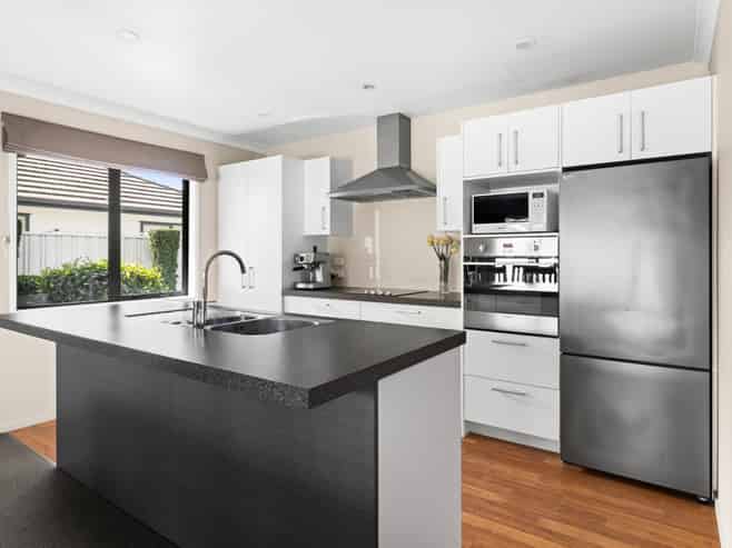 216 Frimley Oaks, Frimley