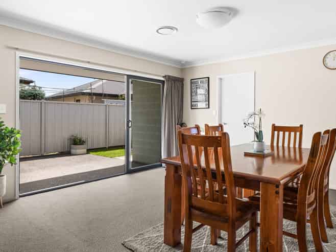 216 Frimley Oaks, Frimley