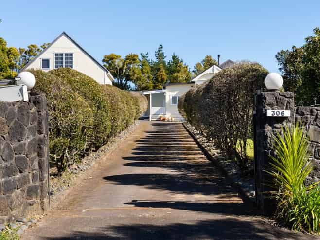 306  Glengarry Road, Glen Eden