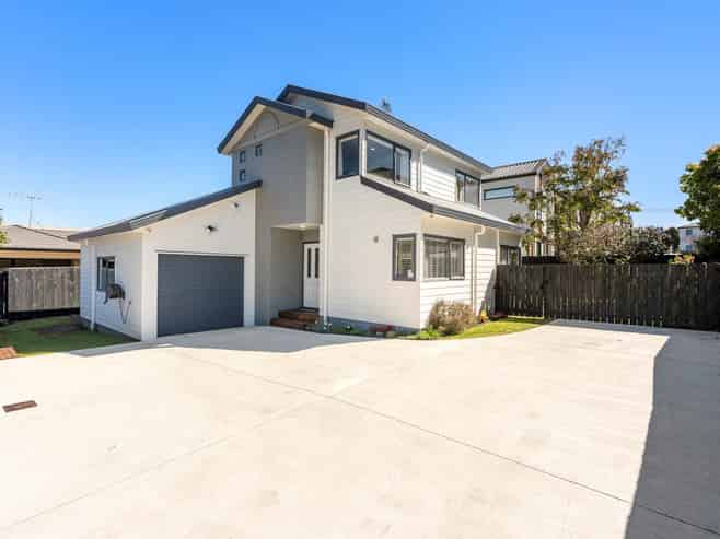 11A Waddell Avenue, Point England