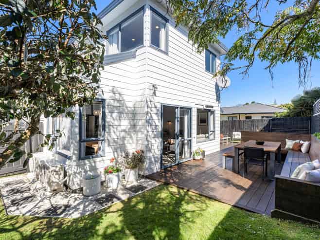 11A Waddell Avenue, Point England