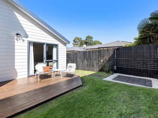 11A Waddell Avenue, Point England