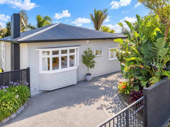 52 Westmere Crescent, Westmere